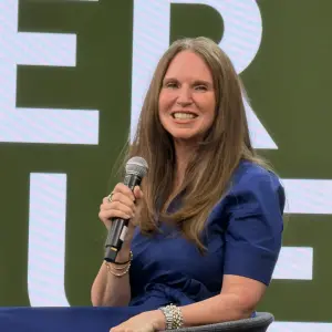 Kendra Doyel, spoke candidly about what big retailers like Ralphs expect from vendors introducing new products.