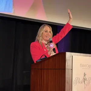 Rhonda thanking the largest crowd ever at this event